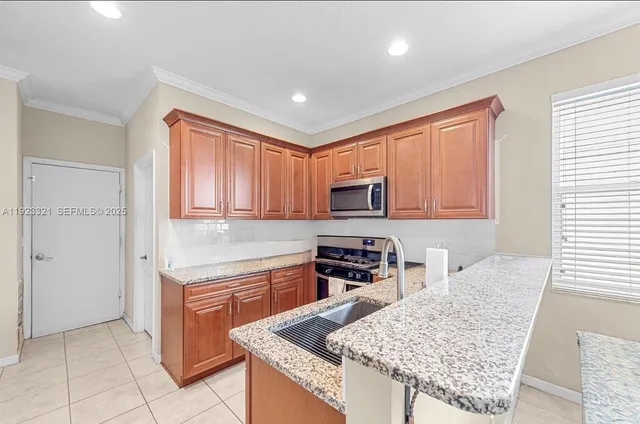 $3,950 | 168 Canterbury Place, Royal Palm Beach, FL 33414