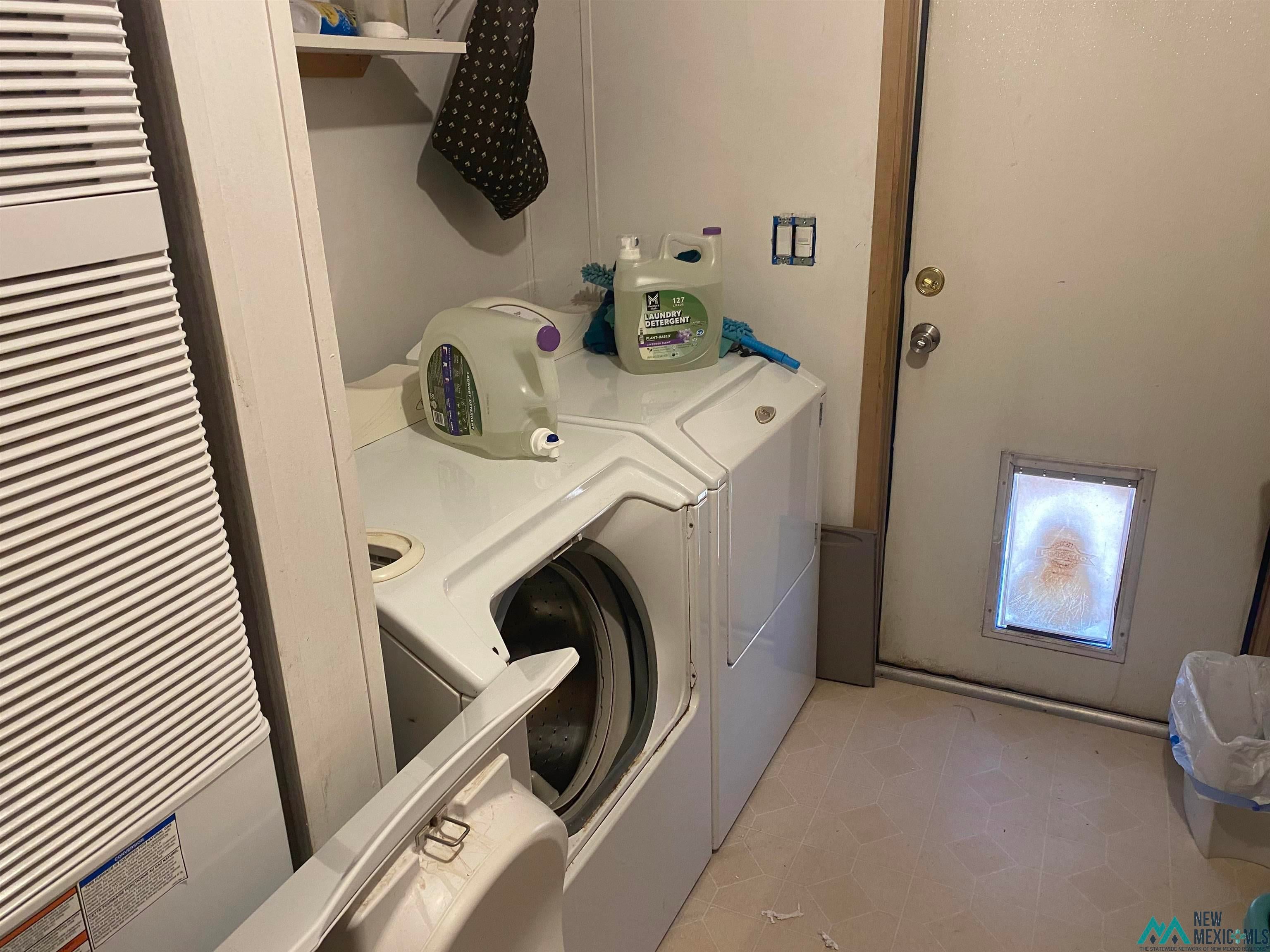 465 Irritabe Road Northeast Deming, NM 88030 - Photo 23 of 24 Laundry room with a heating unit, independent washer and dryer, and light tile patterned floors