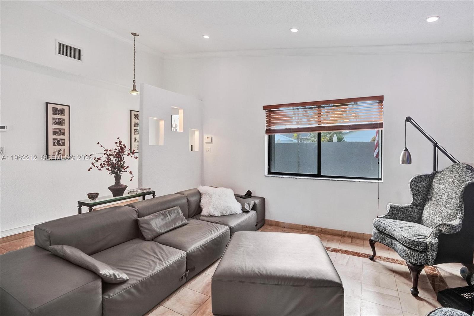 3515 Southwest 113th Court Miami, FL 33165 - Photo 14 of 39