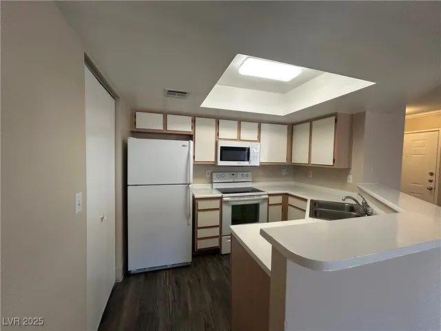 $1,099 | 8600 West Charleston Boulevard, Unit 2001, Las Vegas, NV 89117