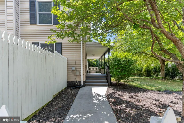 a view of a pathway with a house