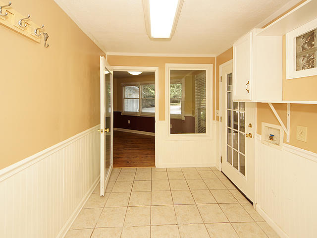 5915 Maple Street Hanahan, SC 29410 - Photo 13 of 40 Laundry/Mud Room