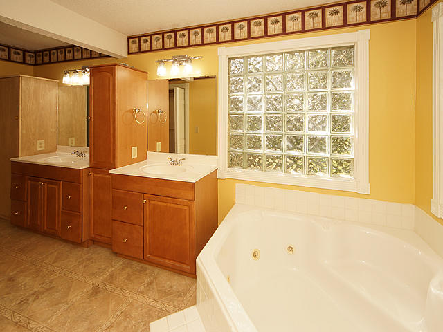 5915 Maple Street Hanahan, SC 29410 - Photo 18 of 40 Double Sinks