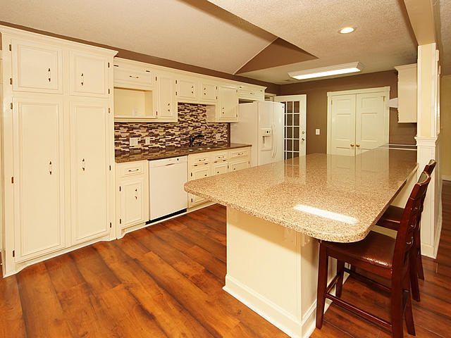 5915 Maple Street Hanahan, SC 29410 - Photo 4 of 40 Beautiful Kitchen