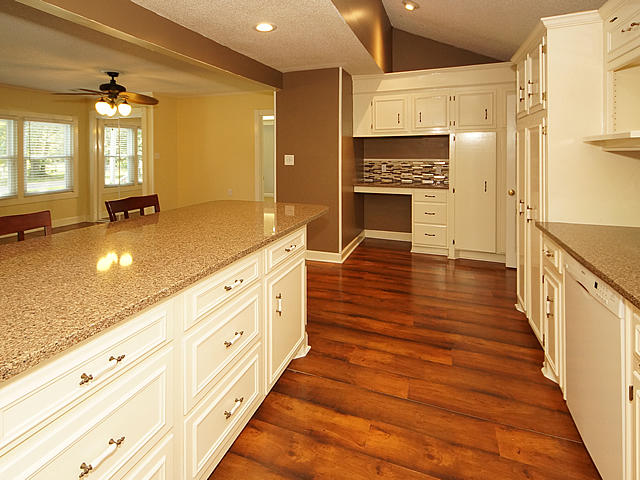 5915 Maple Street Hanahan, SC 29410 - Photo 6 of 40 Eat on Bar