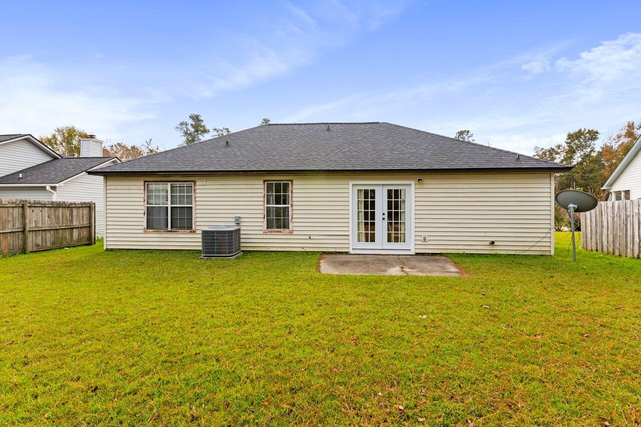 215 Two Hitch Road Goose Creek, SC 29445 - Photo 21 of 24 215_Two_Hitch_BrettMartinPhotography_24