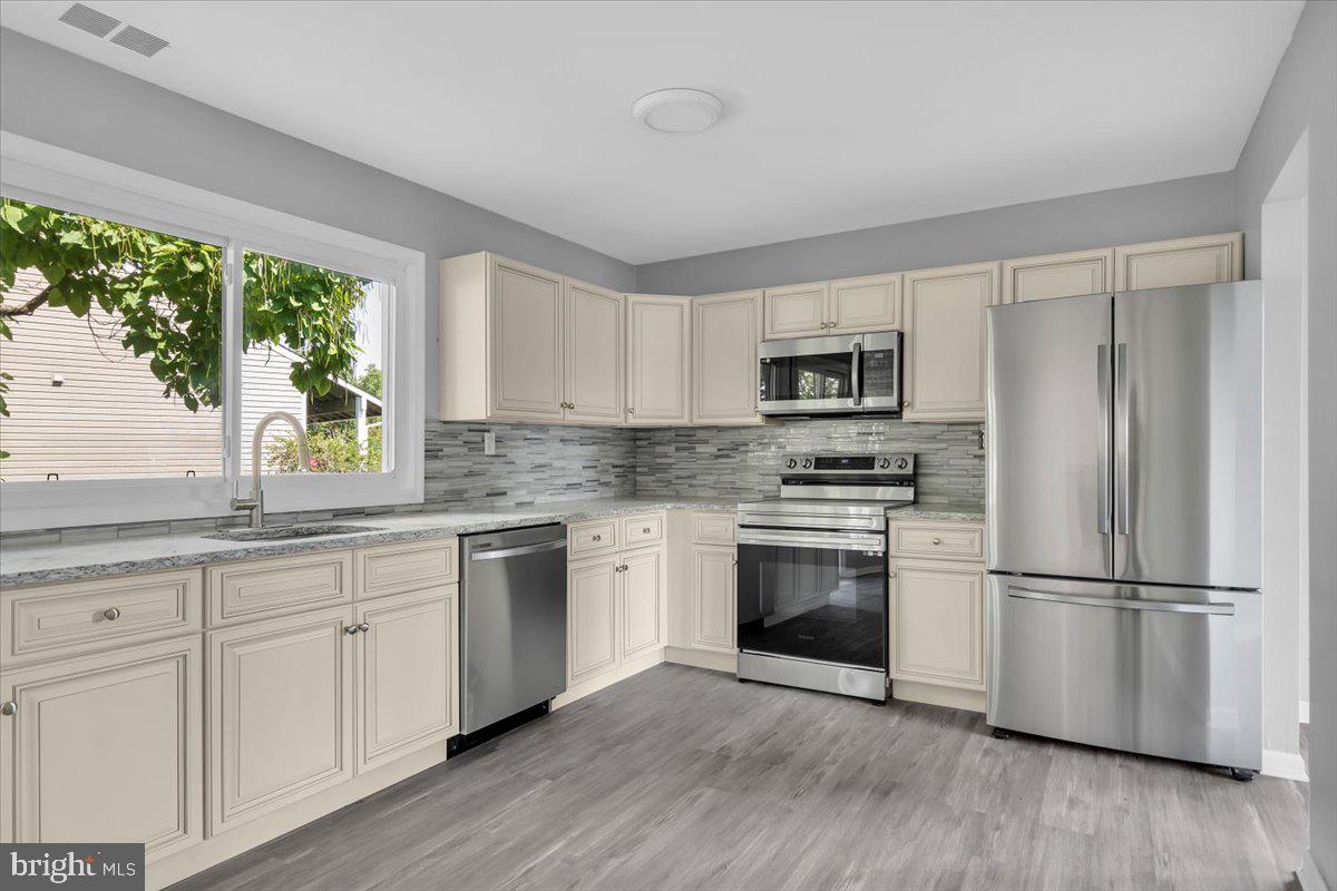 6 Primrose Drive Sicklerville, NJ 08081 - Photo 9 of 25