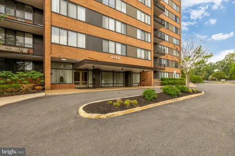 $305,000 | 4390 Lorcom Lane, Unit 510, Arlington, VA 22207