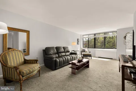 $305,000 | 4390 Lorcom Lane, Unit 510, Arlington, VA 22207