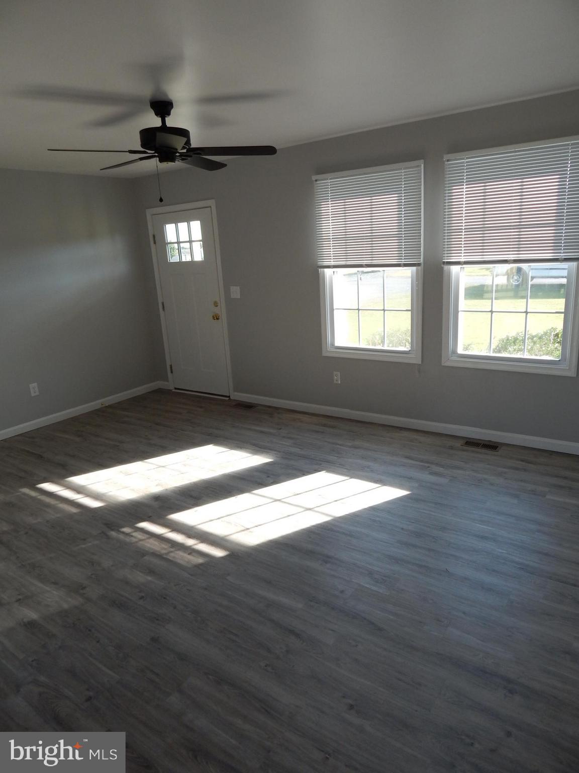 4159 Whiteleyville Road Hurlock, MD 21643 - Photo 5 of 14 Living rm