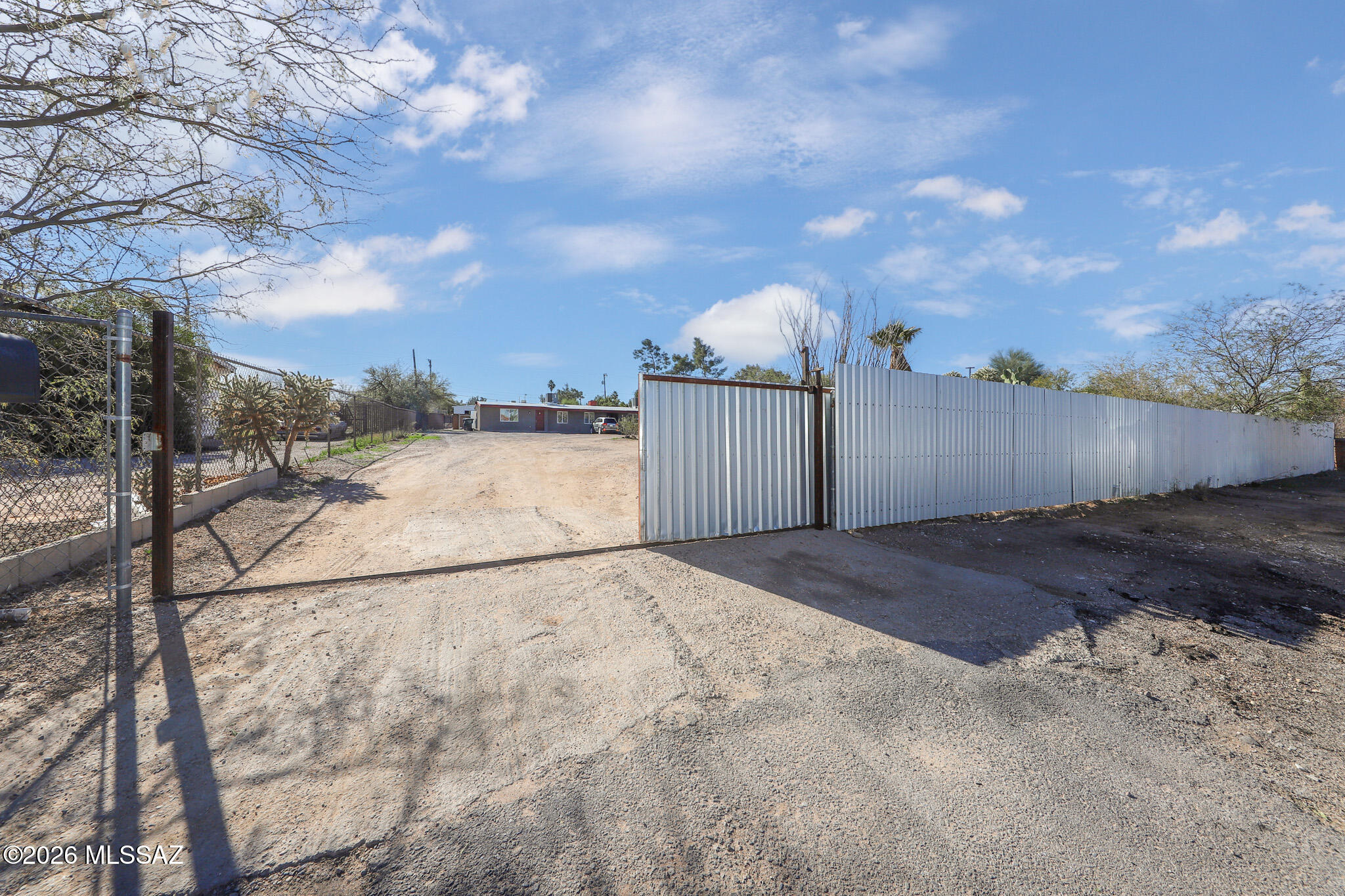 215 West Navajo Road Tucson, AZ 85705 - Photo 3 of 46 Gallery Image 3
