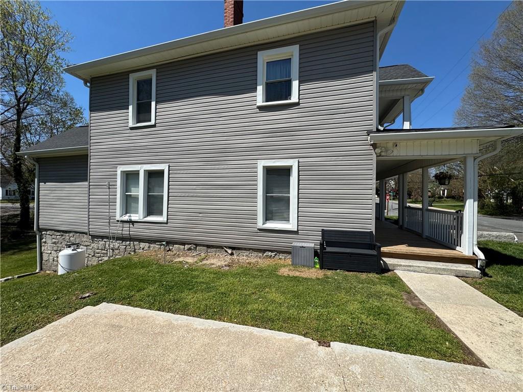 502 Spring Street Mount Airy, NC 27030 - Photo 9 of 50 Gallery Image 9