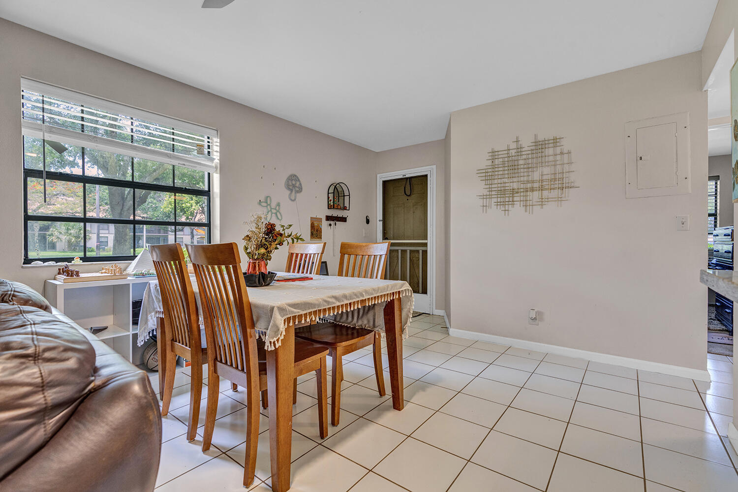 3191 Leewood Terrace, Unit L138 Boca Raton, FL 33431 - Photo 5 of 46 Dinning / Entry