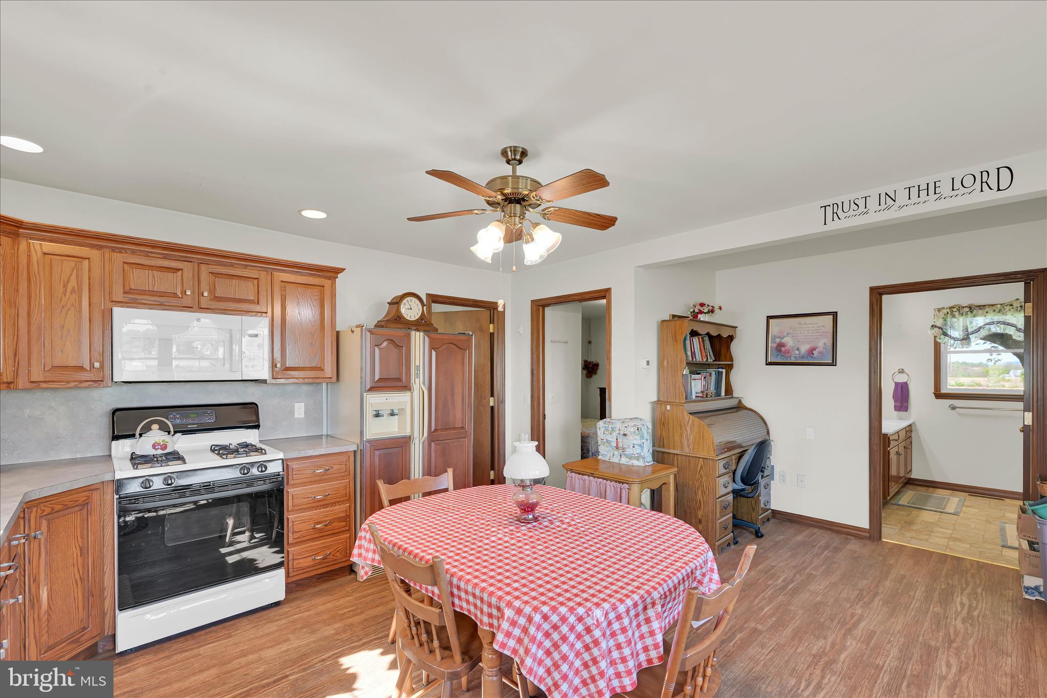 492 Union Road Lebanon, PA 17046 - Photo 27 of 51 Eat in Kitchen