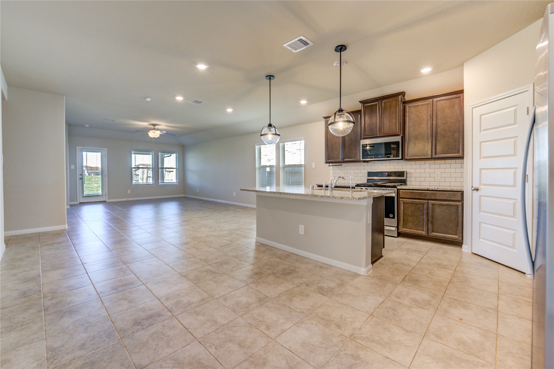 1207 Cascade Hls Drive Rosharon, TX 77583 - Photo 6 of 23