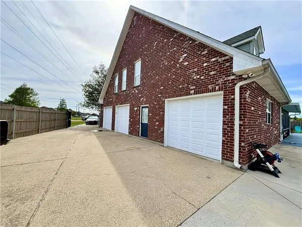 $589,000 | 3315 Bridgewater Drive, Harvey, LA 70058