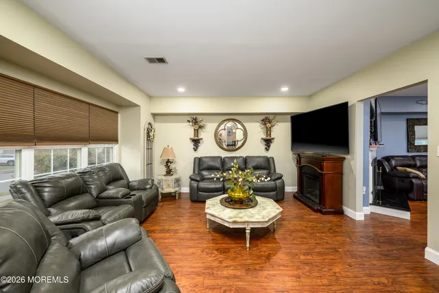 $759,900 | 4 Cambridge Drive, Howell, NJ 07731