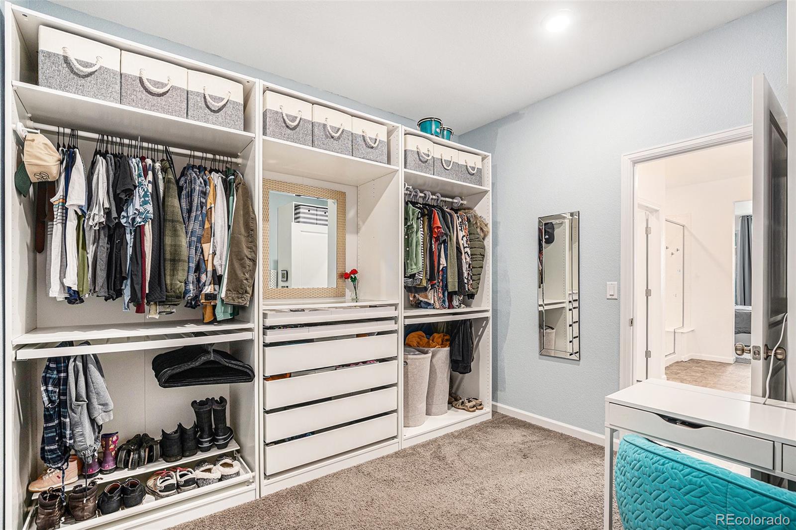 3522 North Buchanan Way Aurora, CO 80019 - Photo 20 of 30 a view of a living room