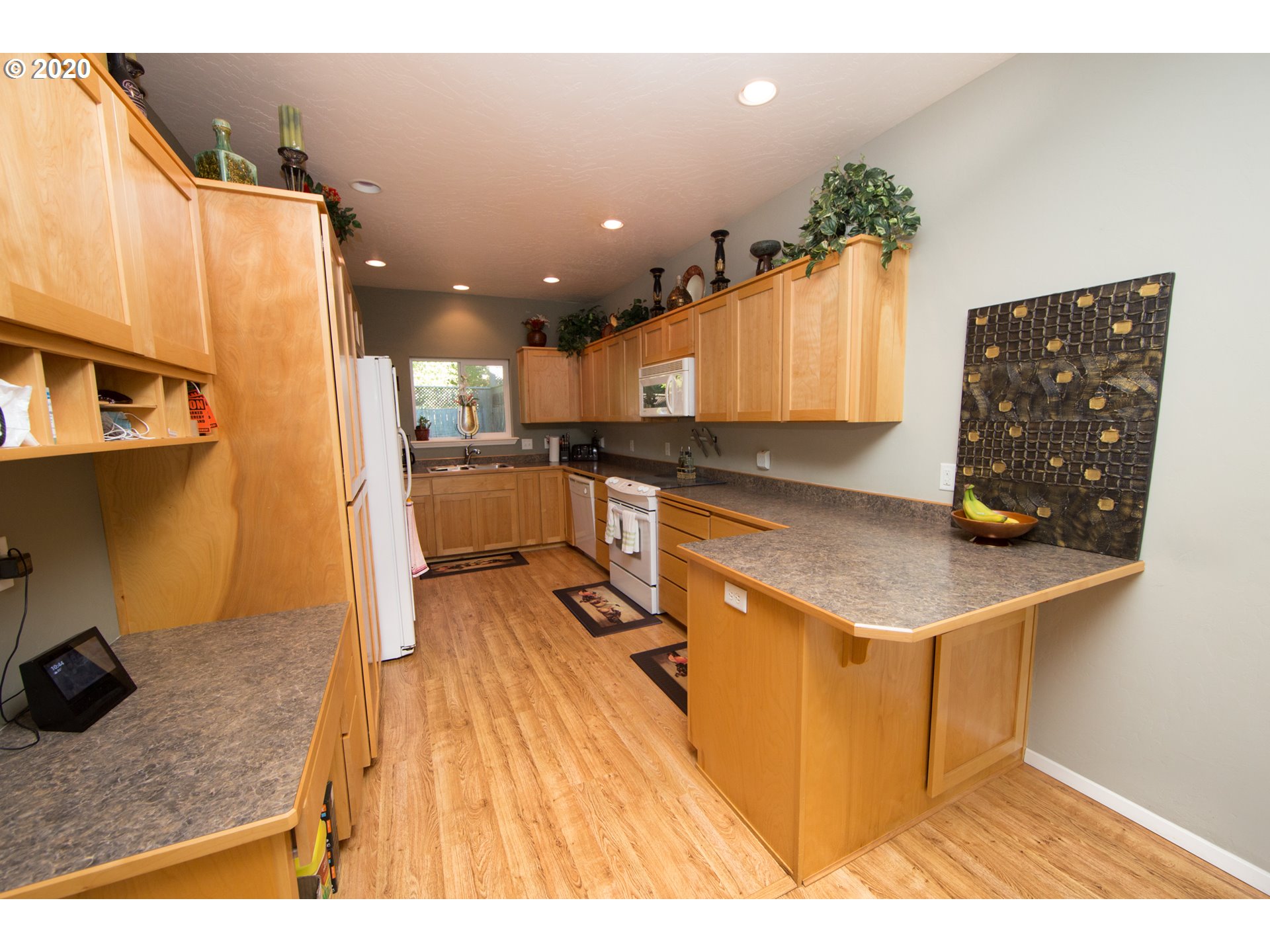 815 Old County Road, Unit 6 Brookings, OR 97415 - Photo 11 of 32 Kitchen