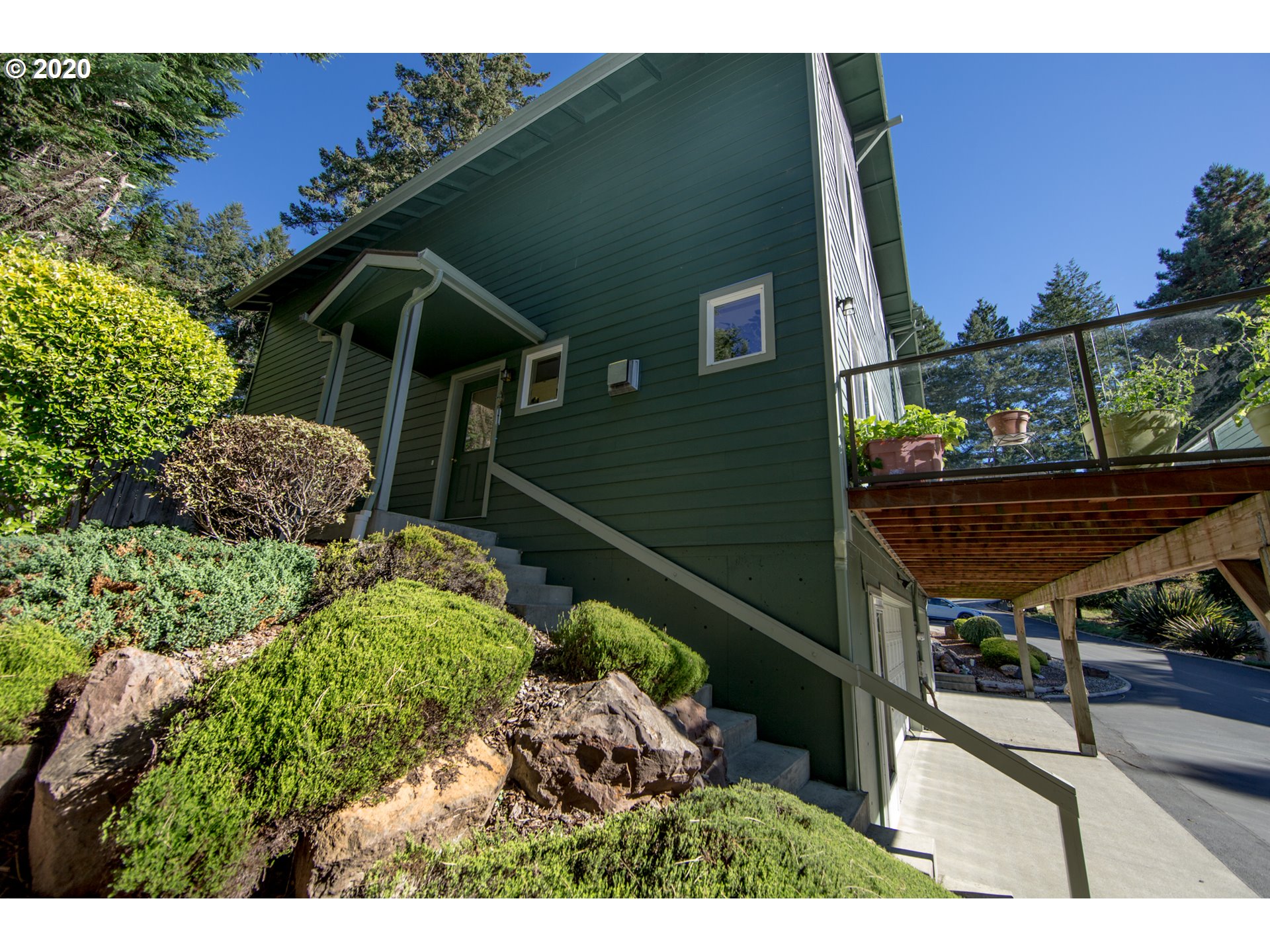 815 Old County Road, Unit 6 Brookings, OR 97415 - Photo 3 of 32 Entrance/Foyer
