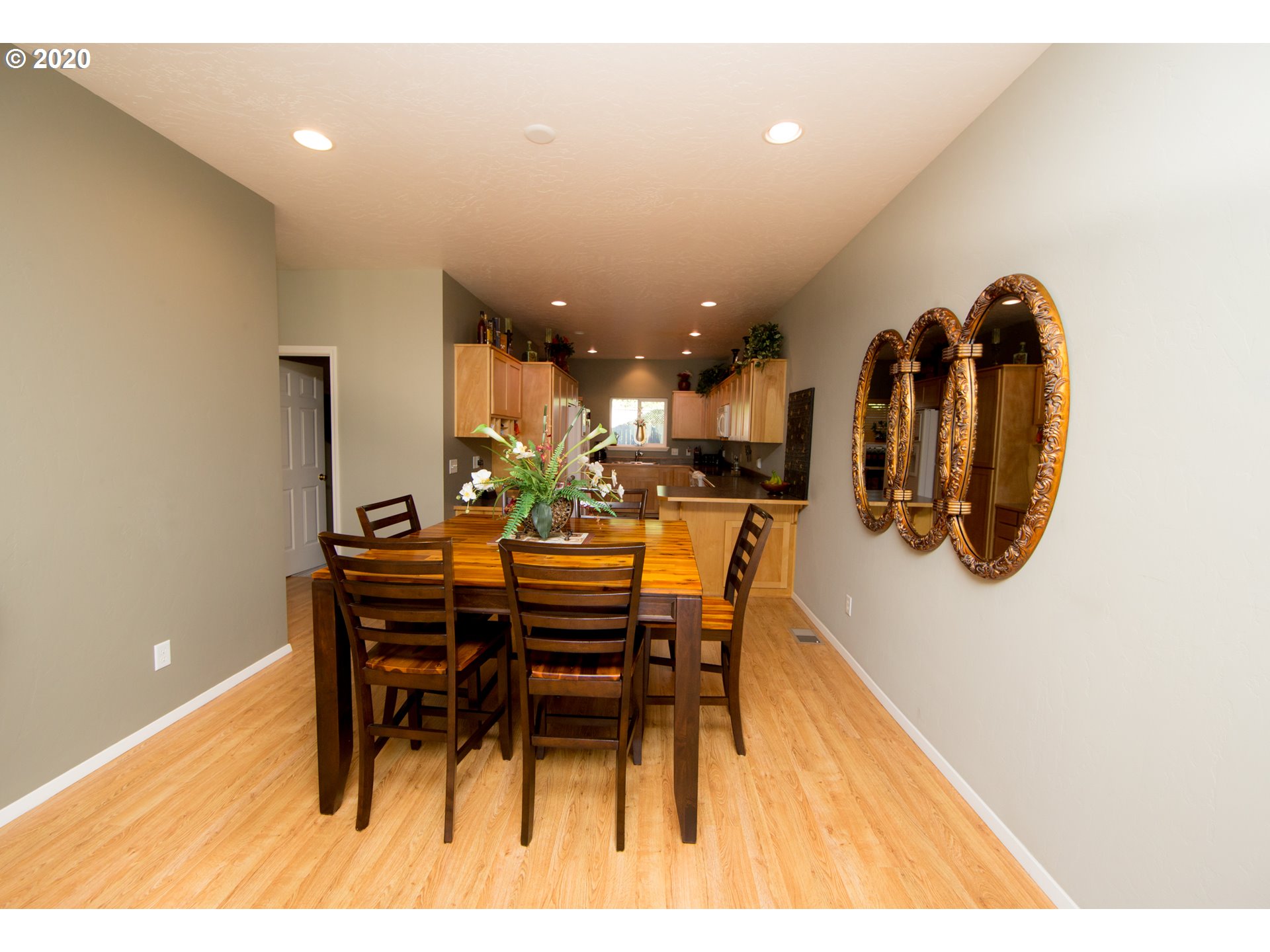 815 Old County Road, Unit 6 Brookings, OR 97415 - Photo 9 of 32 Dining Room