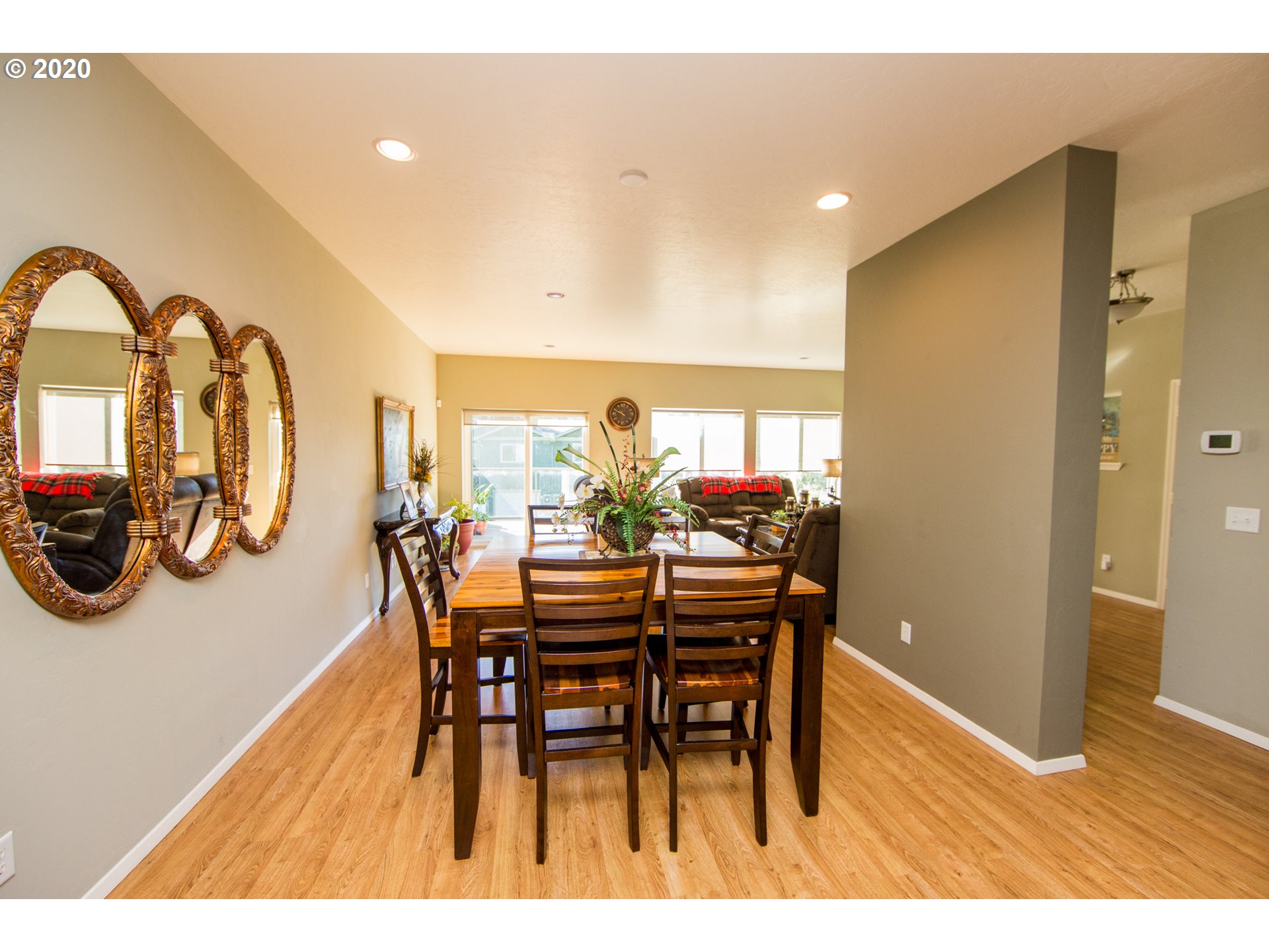 815 Old County Road, Unit 6 Brookings, OR 97415 - Photo 10 of 32 Dining Room