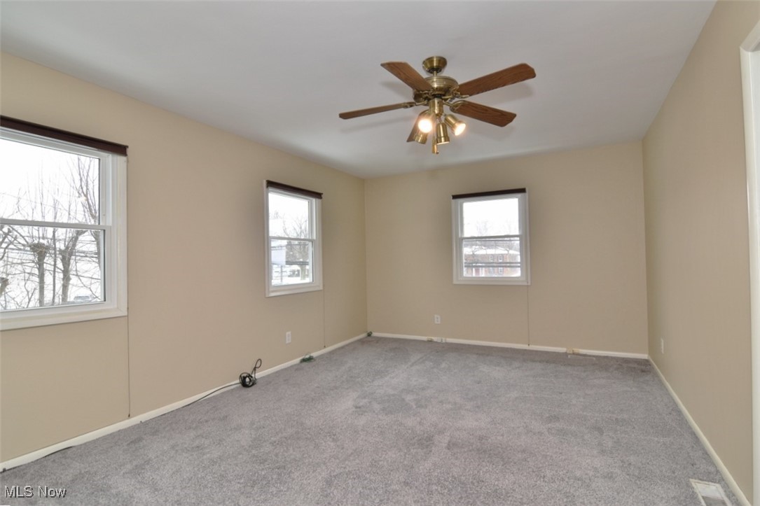 1491 Edgefield Road Cleveland, OH 44124 - Photo 23 of 41