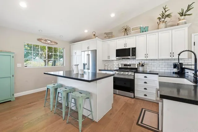 $940,000 | 13638 West Oak Glen Road, Valley Center, CA 92082