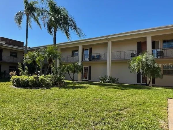 a view of a house with backyard and porch