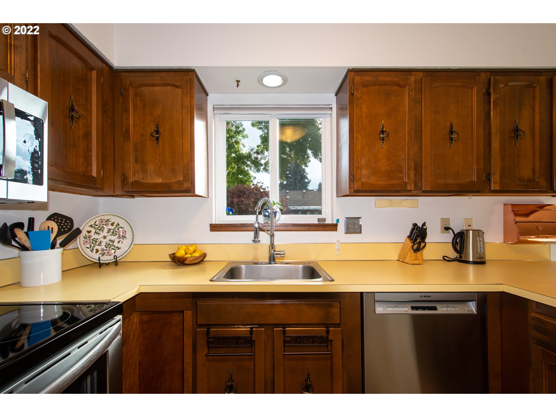 14268 Southwest Farmington Road Beaverton, OR 97005 - Photo 10 of 28