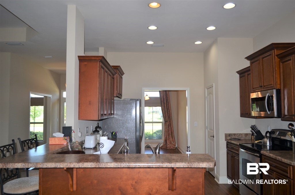 619 Fulton Loop Foley, AL 36535 - Photo 6 of 33 Kitchen