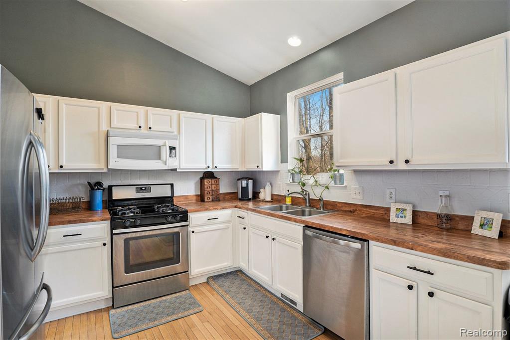 501 Deer Valley Road Holly, MI 48442 - Photo 5 of 14 Gallery Image 5