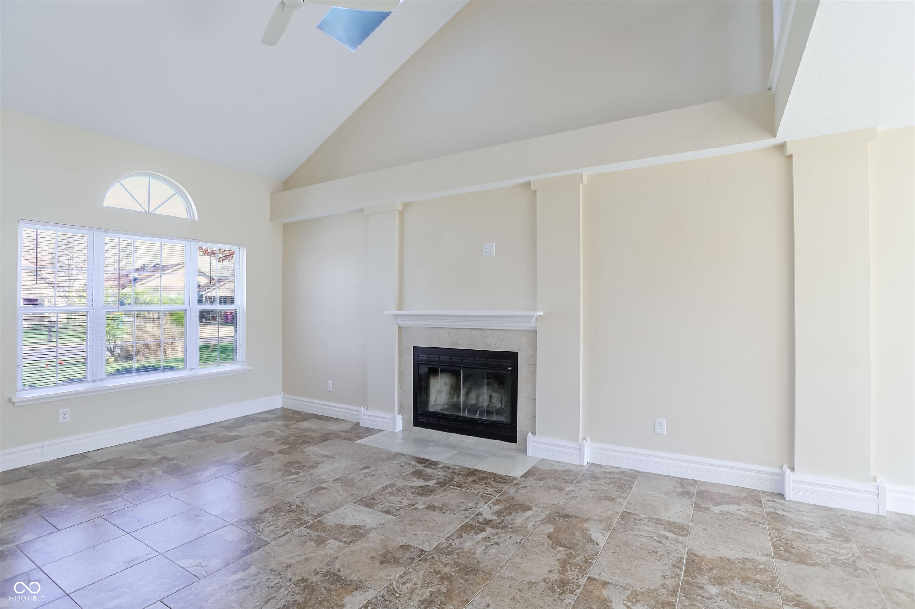 9240 Crossing Drive Fishers, IN 46037 - Photo 11 of 52