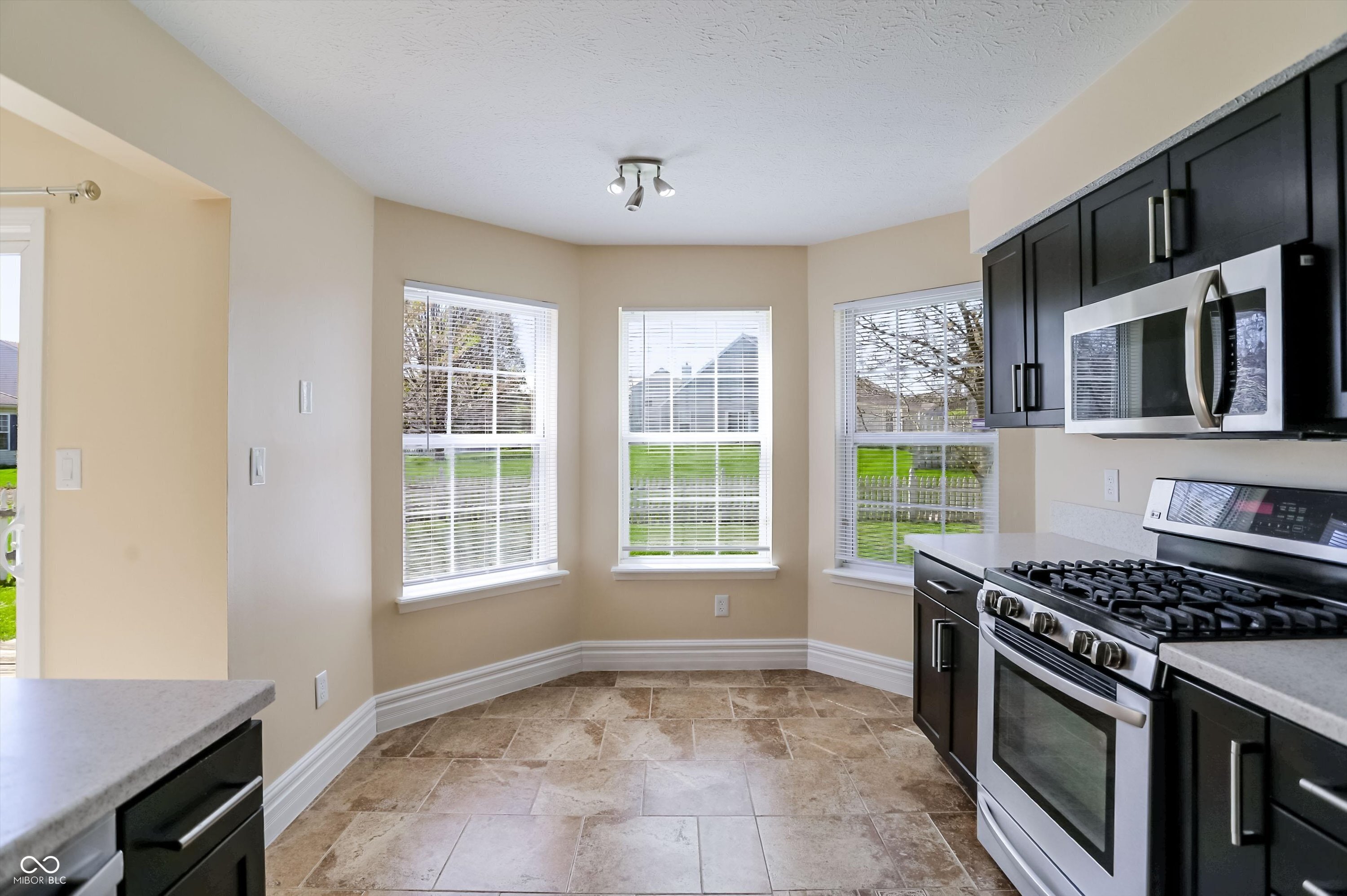 9240 Crossing Drive Fishers, IN 46037 - Photo 16 of 52