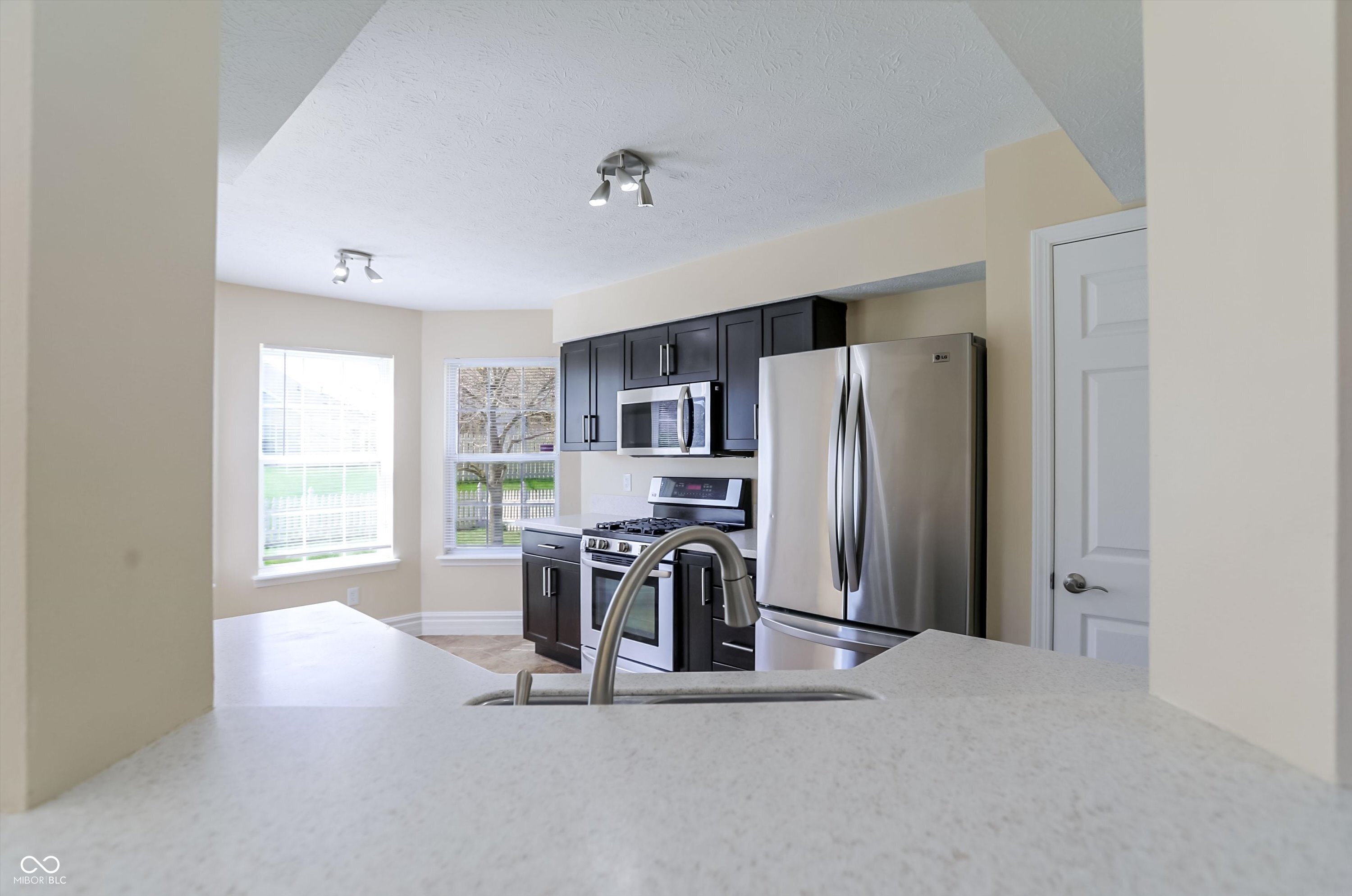 9240 Crossing Drive Fishers, IN 46037 - Photo 17 of 52