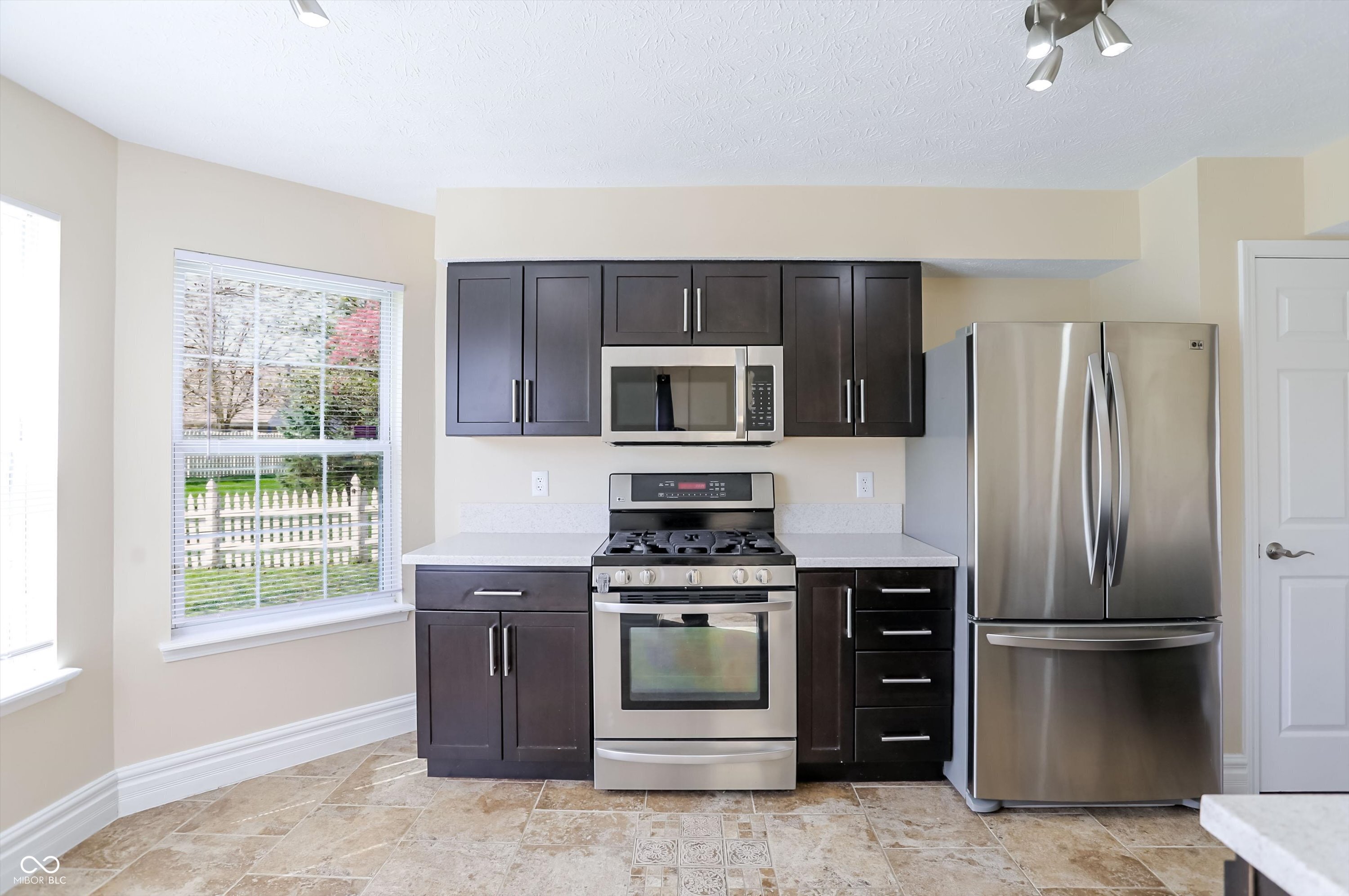 9240 Crossing Drive Fishers, IN 46037 - Photo 18 of 52