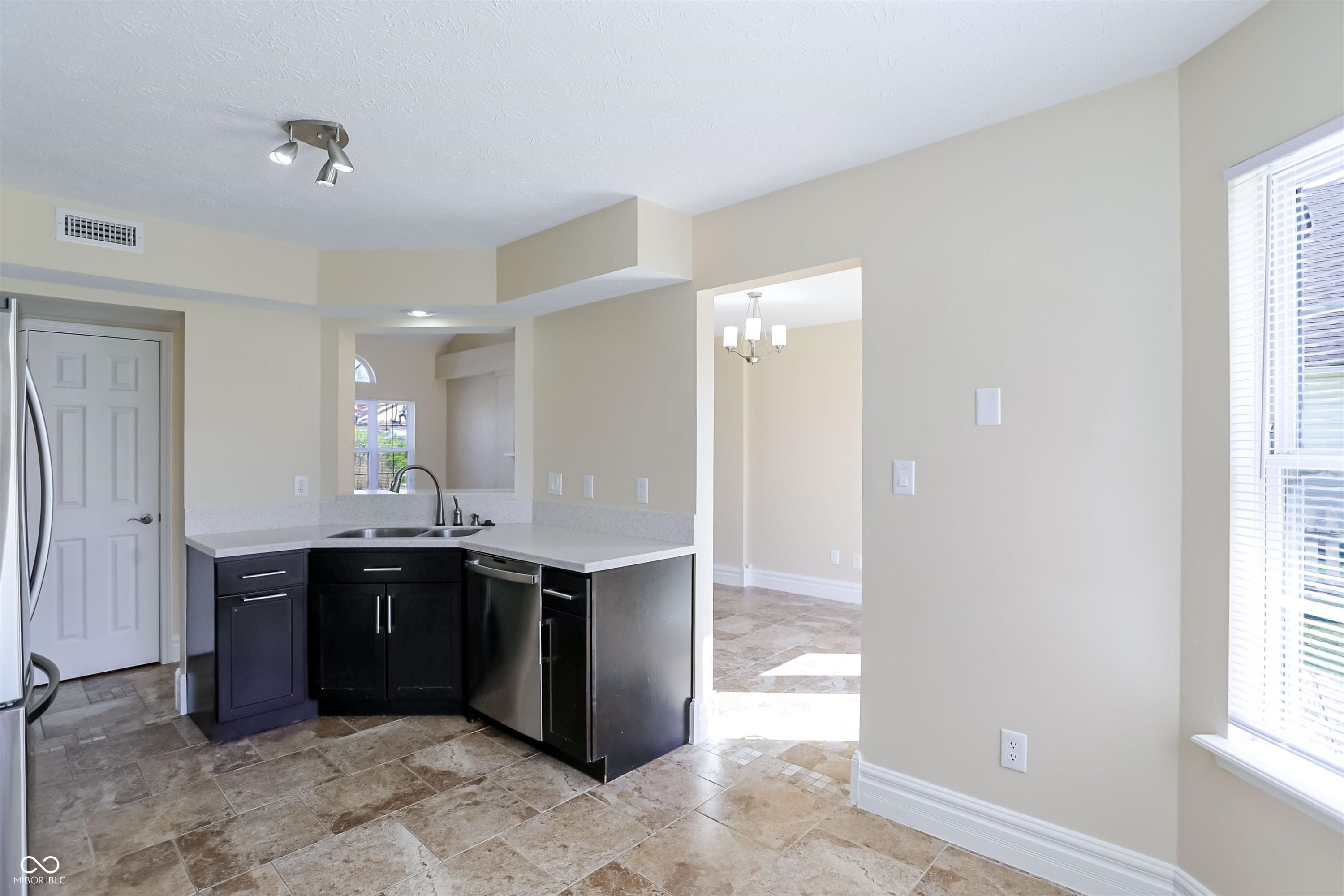 9240 Crossing Drive Fishers, IN 46037 - Photo 21 of 52