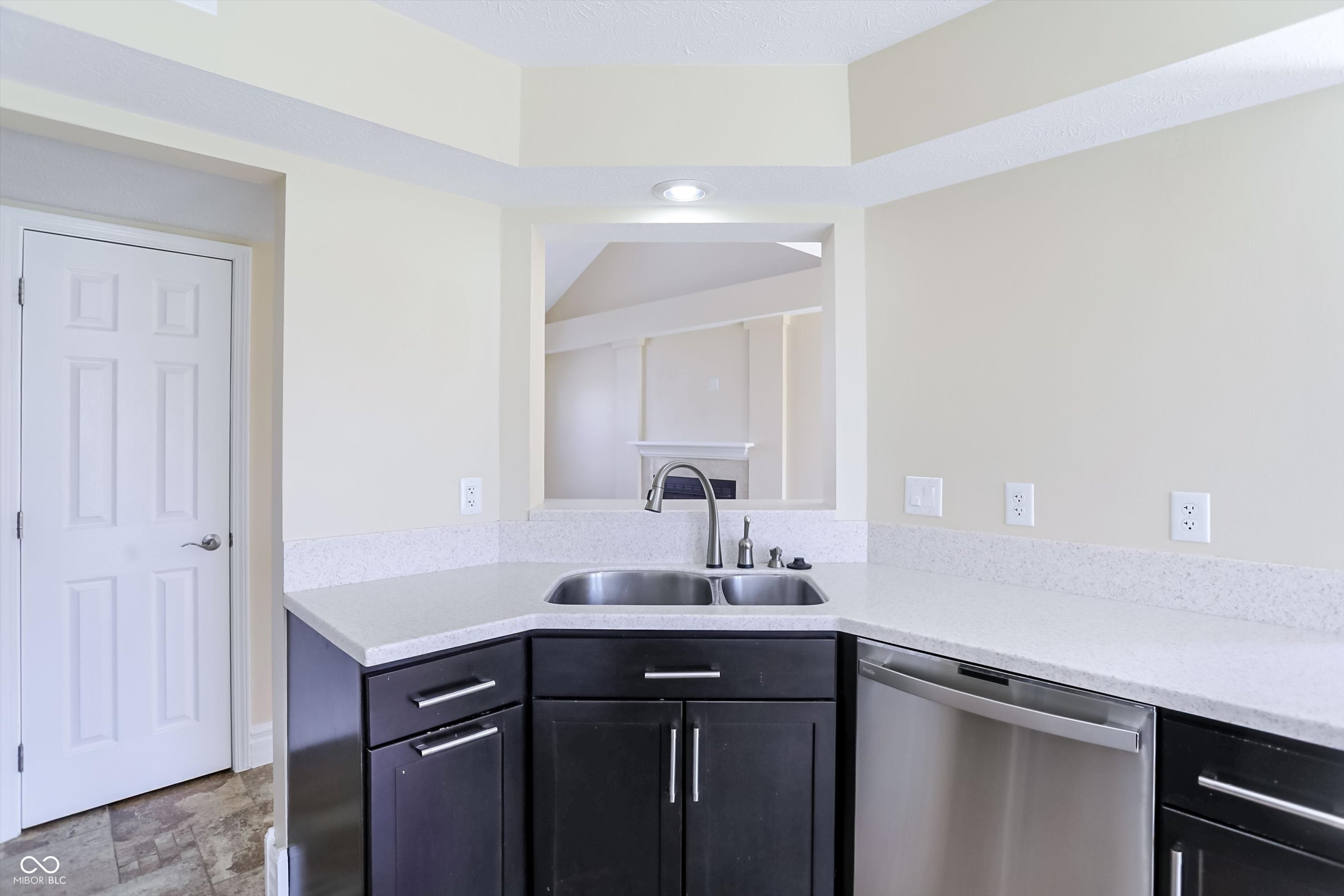 9240 Crossing Drive Fishers, IN 46037 - Photo 22 of 52