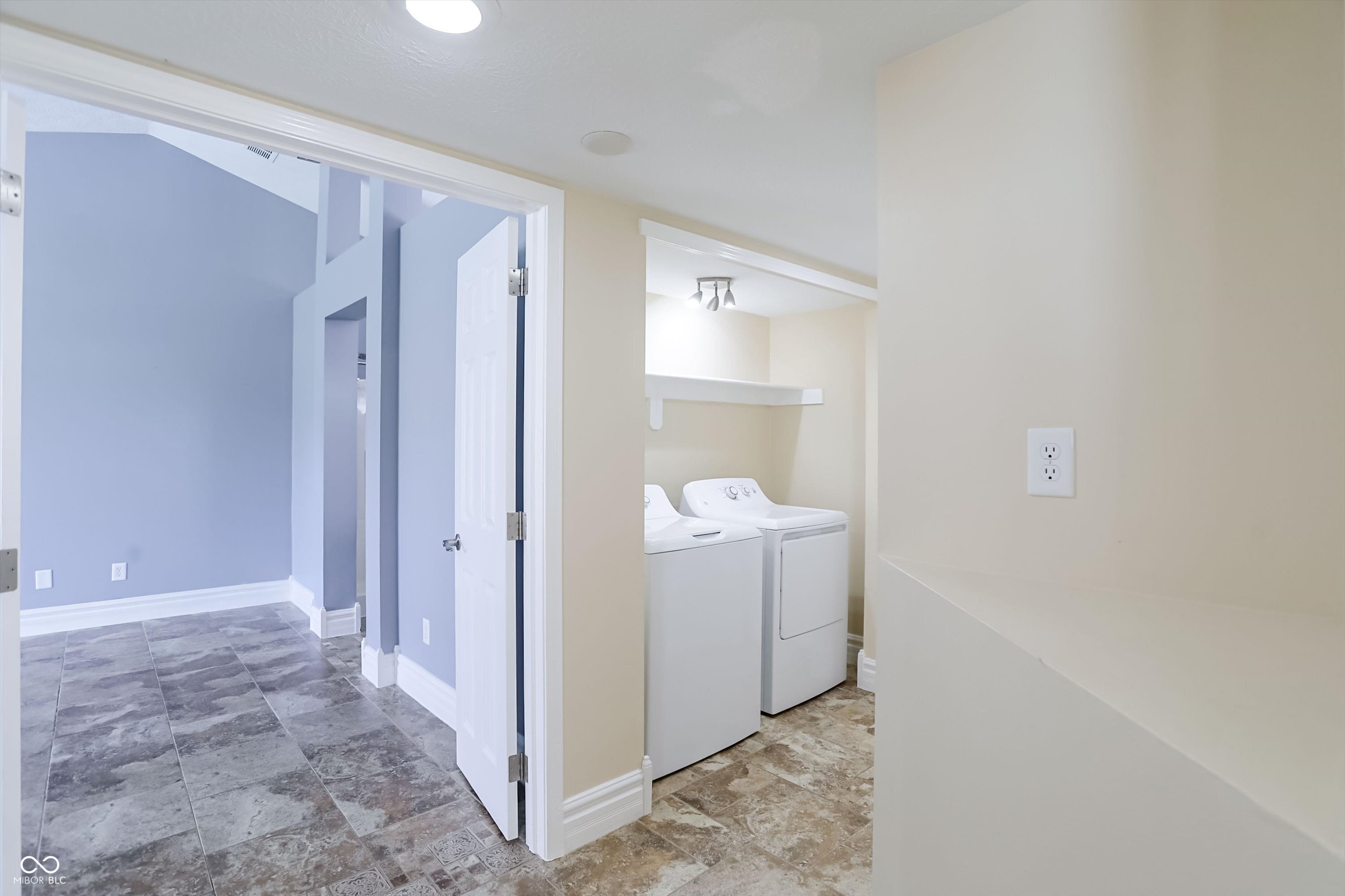 9240 Crossing Drive Fishers, IN 46037 - Photo 23 of 52