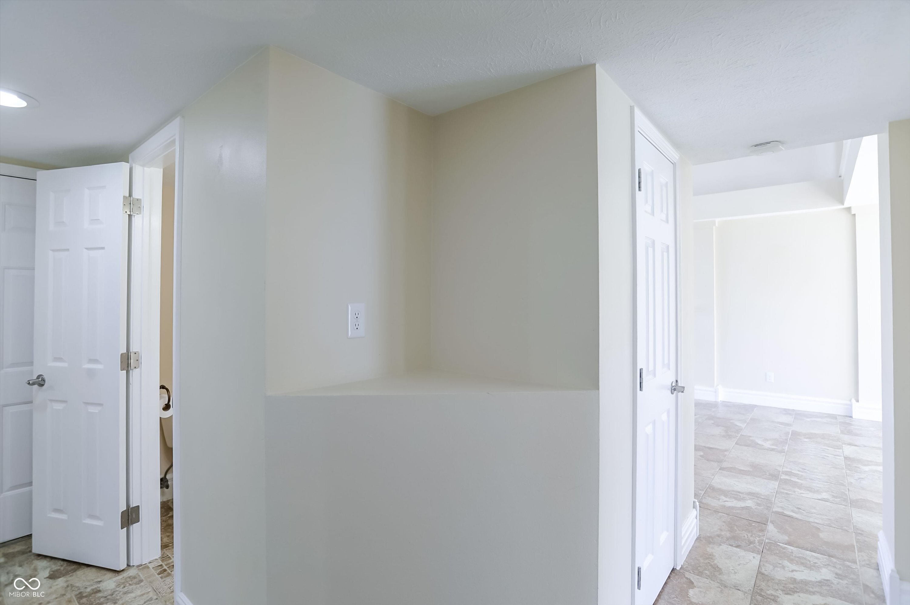 9240 Crossing Drive Fishers, IN 46037 - Photo 24 of 52