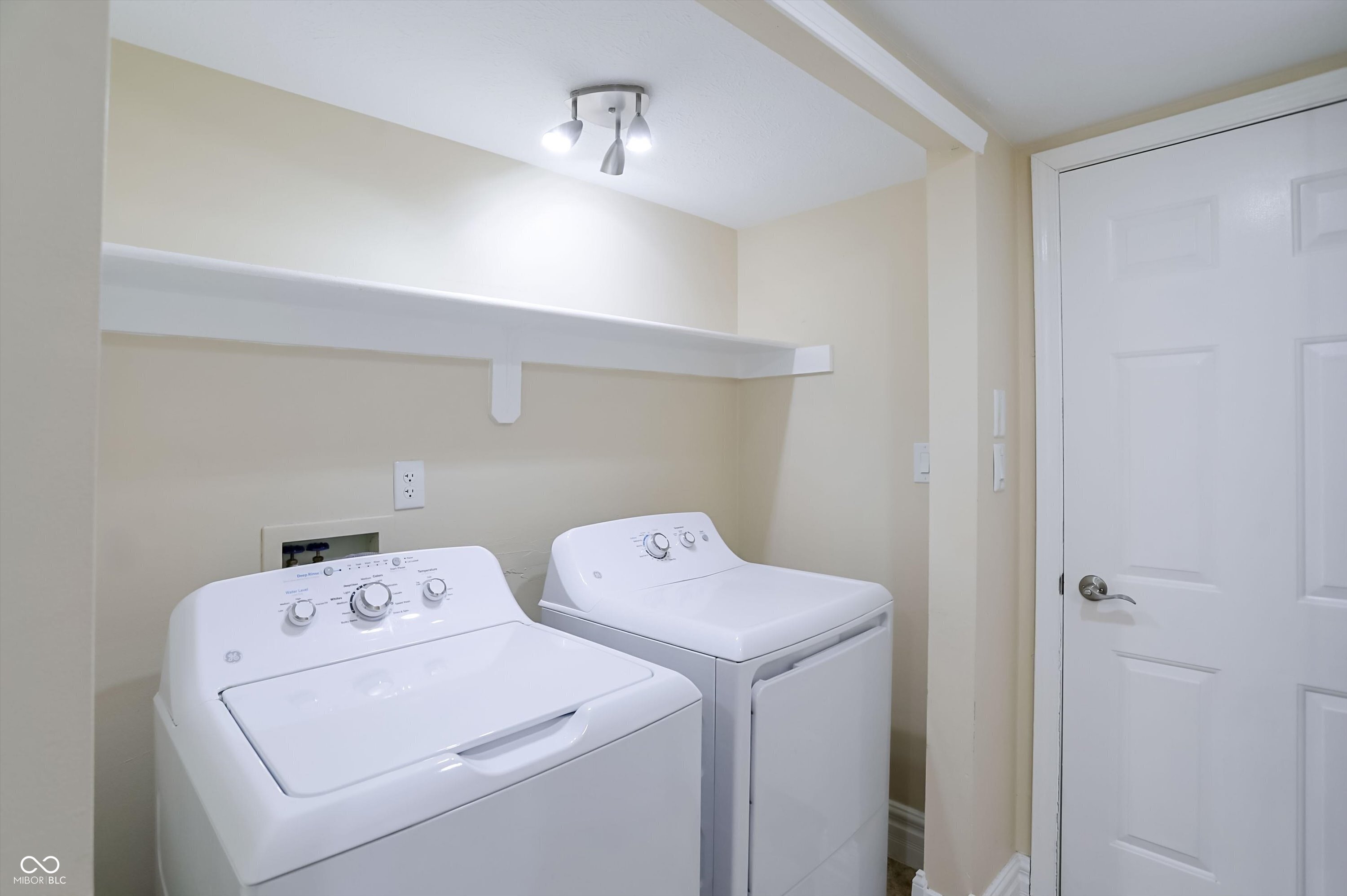 9240 Crossing Drive Fishers, IN 46037 - Photo 25 of 52