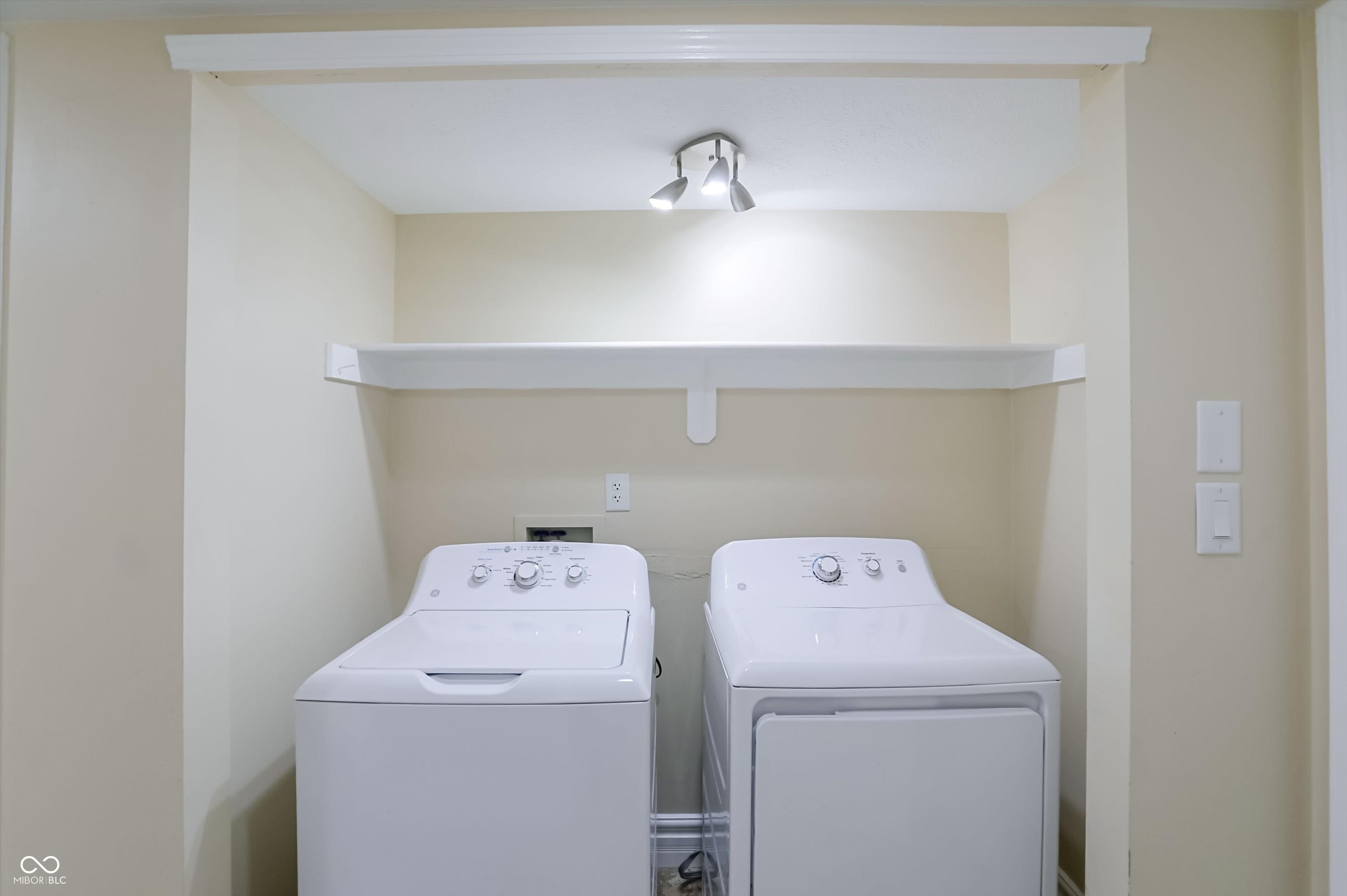 9240 Crossing Drive Fishers, IN 46037 - Photo 26 of 52