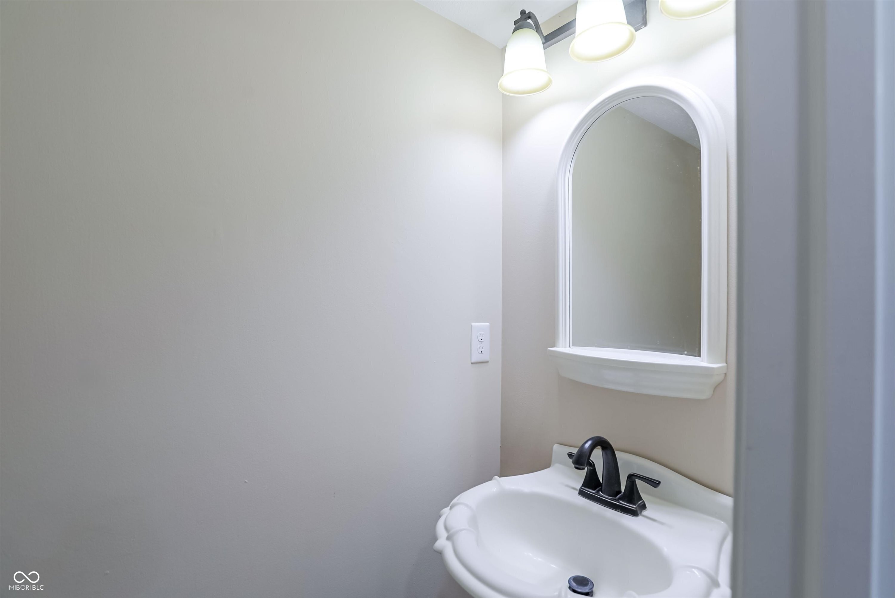 9240 Crossing Drive Fishers, IN 46037 - Photo 27 of 52