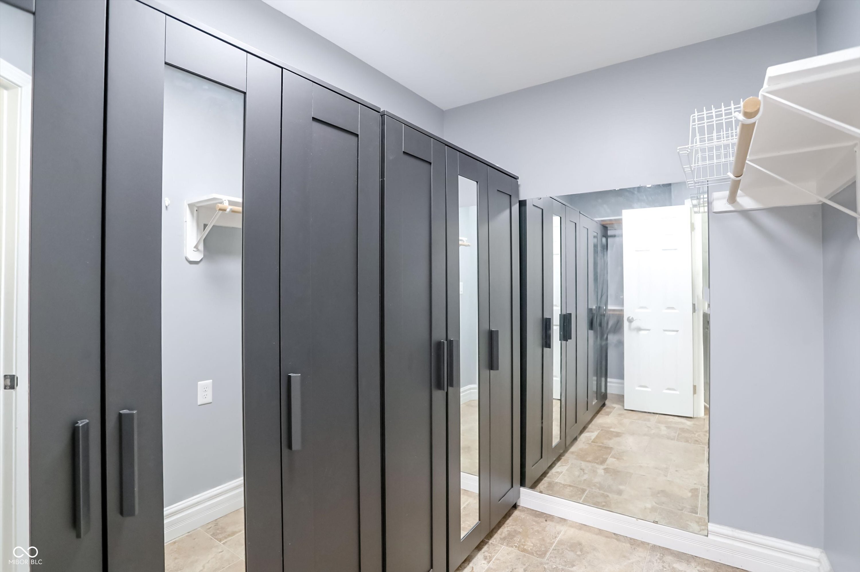 9240 Crossing Drive Fishers, IN 46037 - Photo 32 of 52