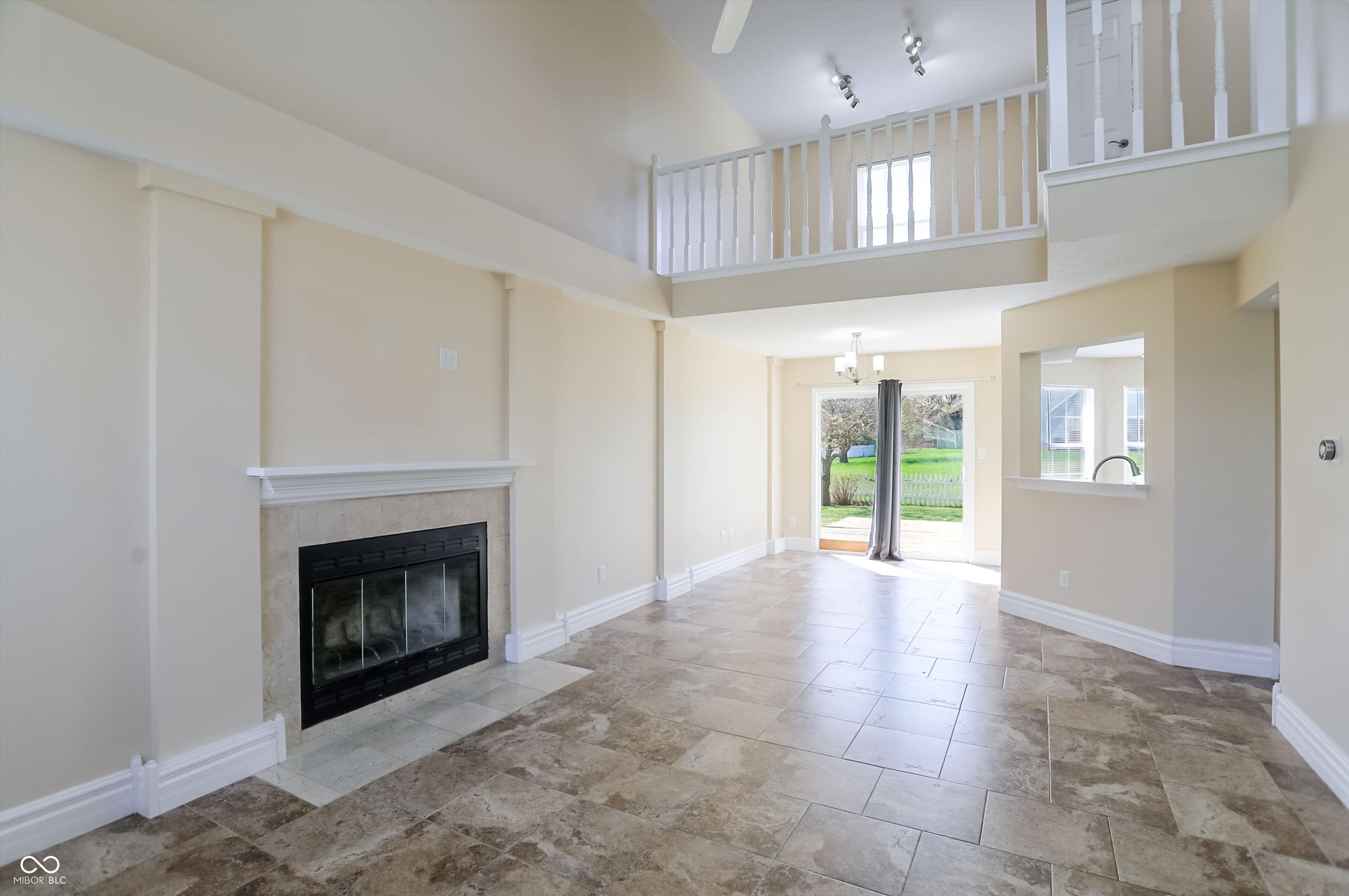 9240 Crossing Drive Fishers, IN 46037 - Photo 8 of 52