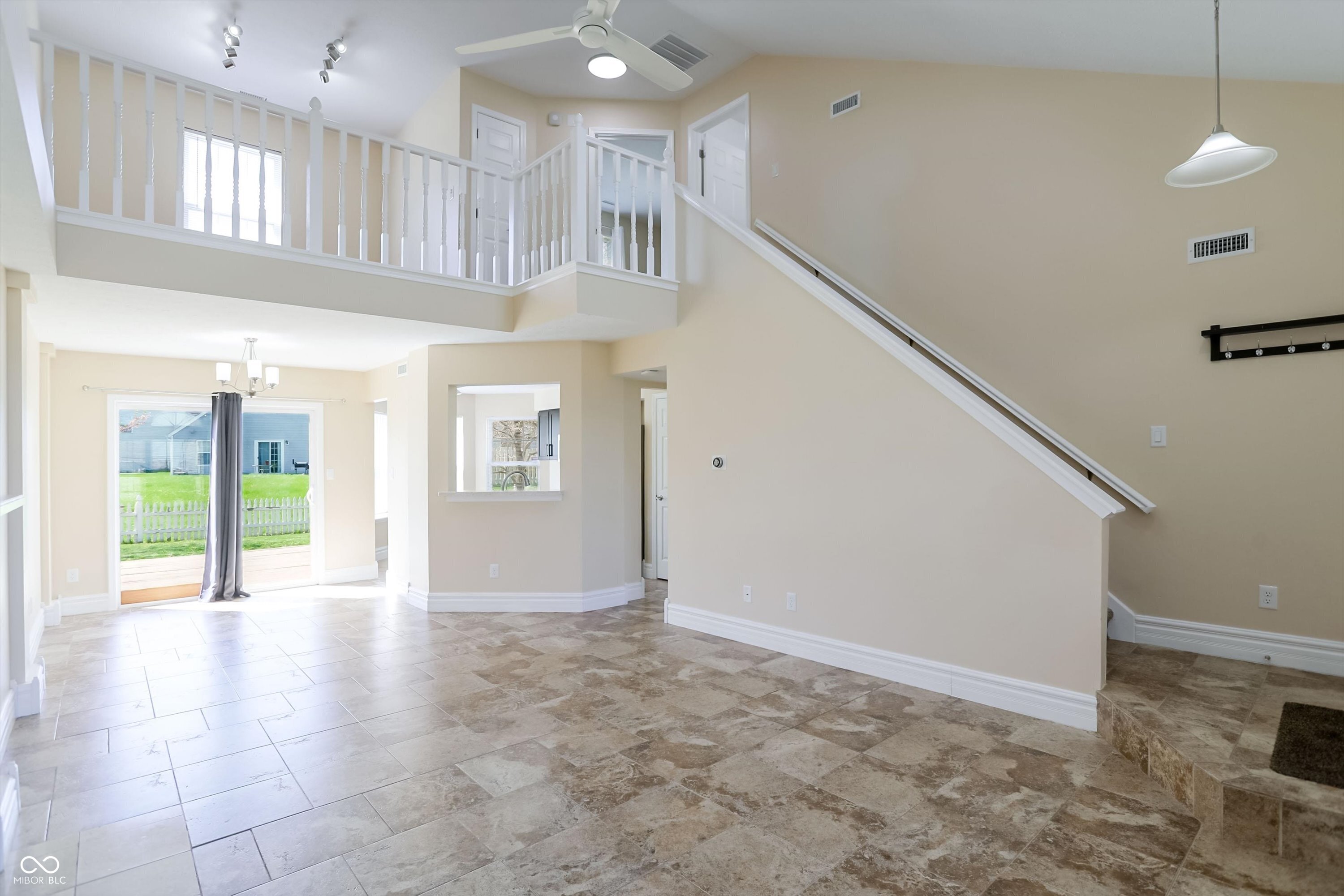 9240 Crossing Drive Fishers, IN 46037 - Photo 9 of 52