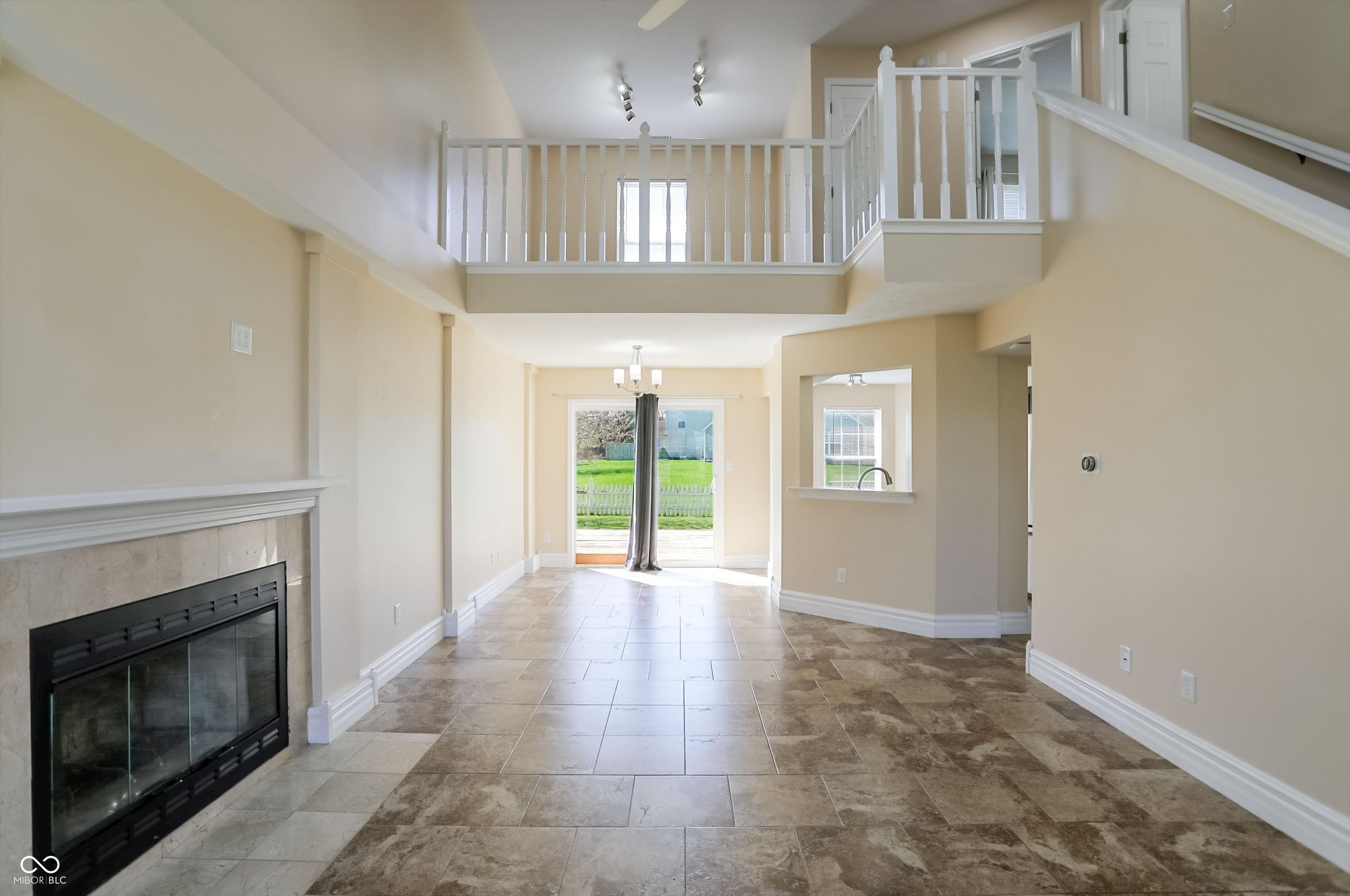 9240 Crossing Drive Fishers, IN 46037 - Photo 10 of 52