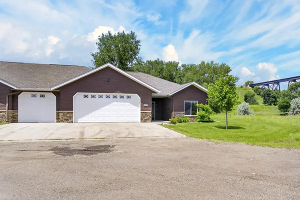 $389,000 | 523 Legacy Lane, Valley City, ND 58072