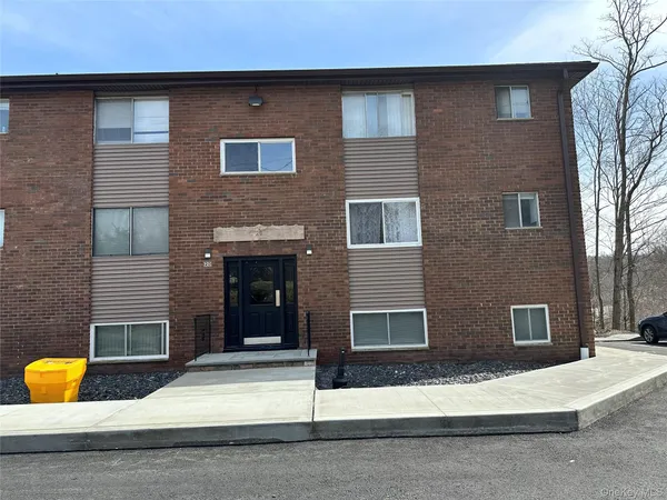 $1,800 | 20 Peddler Hill Road, Unit 2002, Monroe, NY 10950