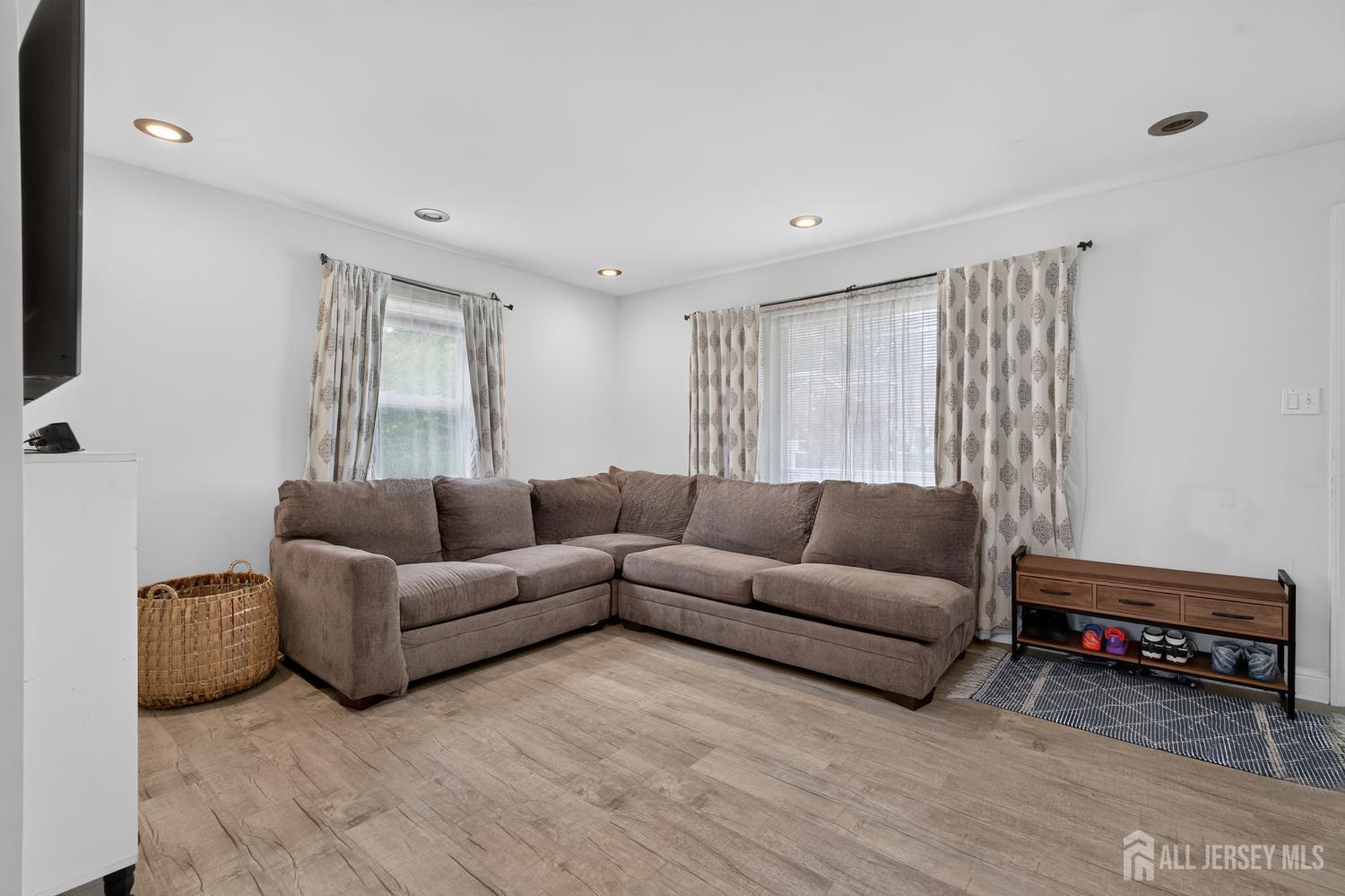 28 Wagner Street Fords, NJ 08863 - Photo 7 of 30